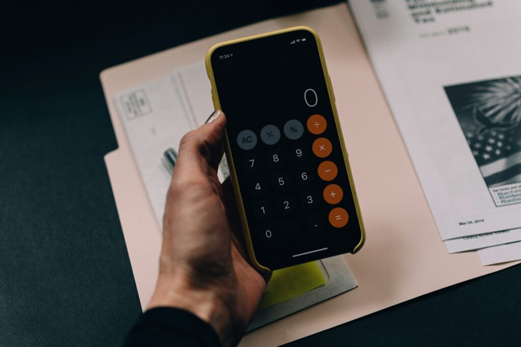 Calculatrice et factures abonnements logiciels SaaS mensuels