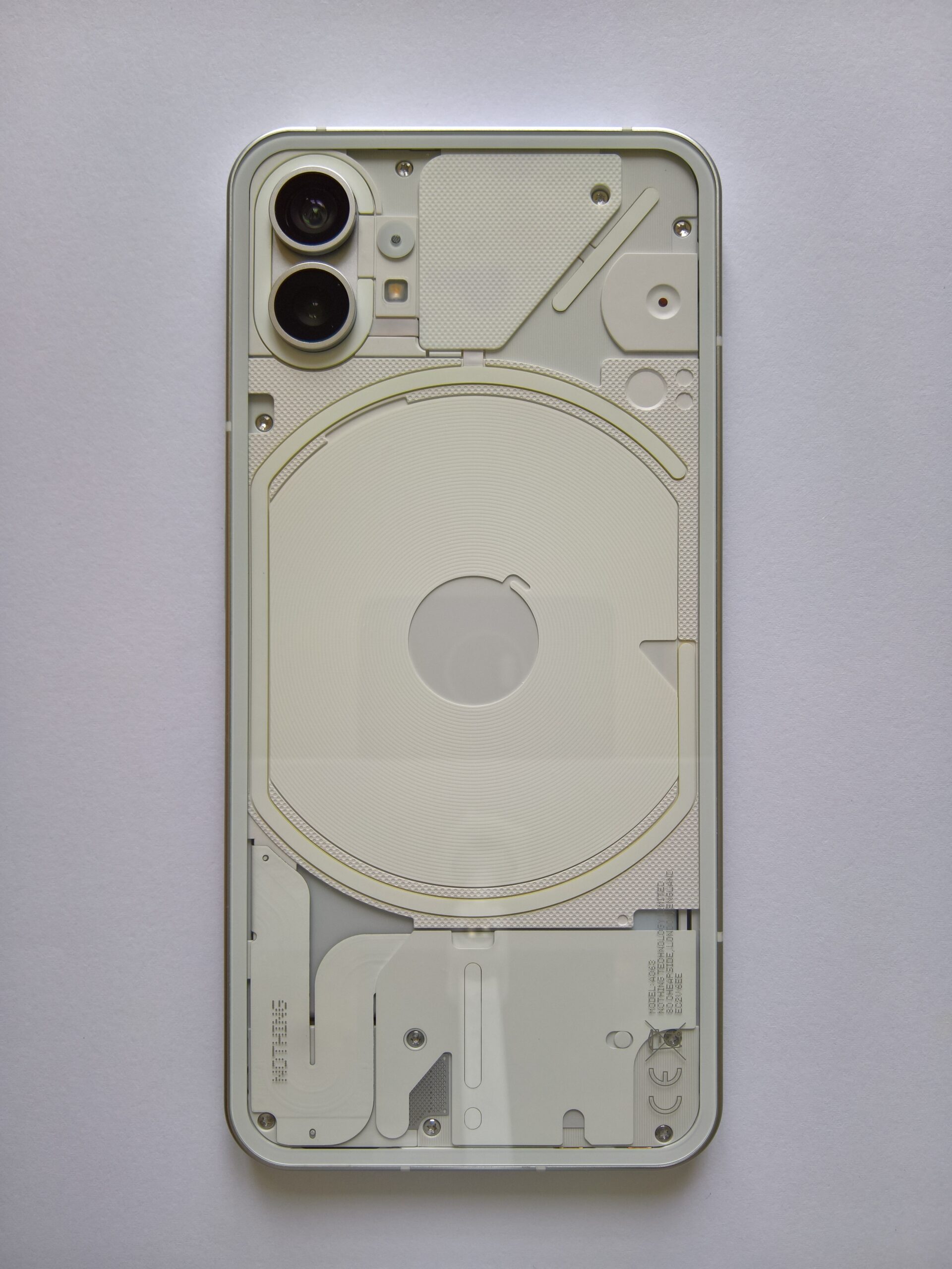 Smartphone Android moderne illustrant le test du Nothing Phone (3)
